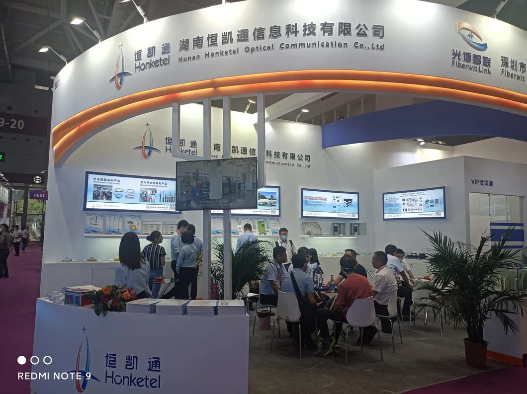 Fiber Optic Patch Cord MPO-LC MTP-LC Om4 12c 24c Trunk Cable